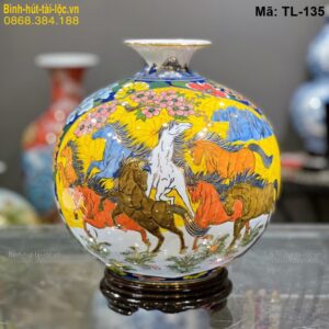 Bình tài lộc nền vàng Bát Mã – biểu tượng thành công và thăng tiến mã TL-135