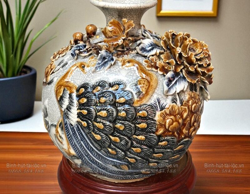 So sánh bình men rạn và bình vẽ vàng 24K